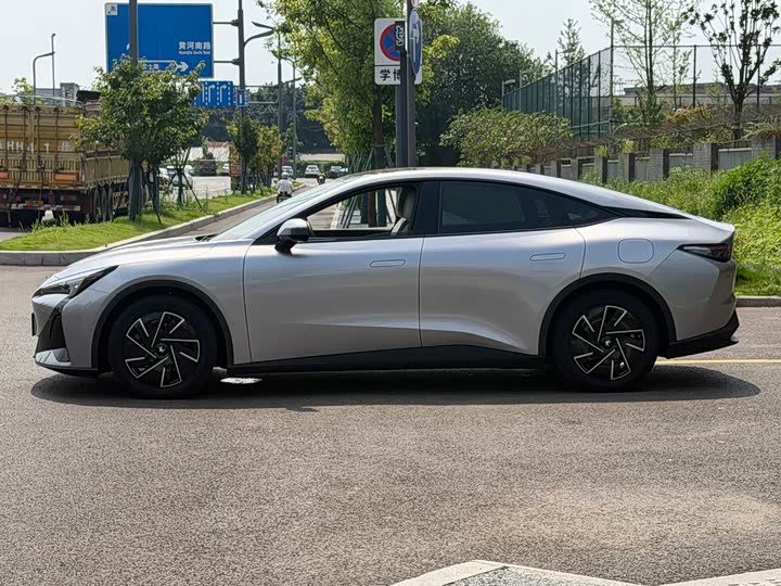 BAIC Arcfox Alpha S5, 2025 — фото 9 из 9