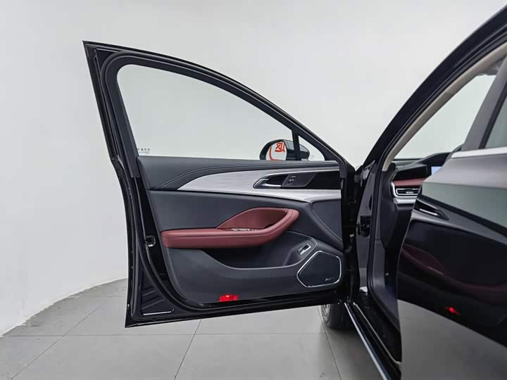 Hongqi H5 Hybrid, 2025 — фото 8 из 9