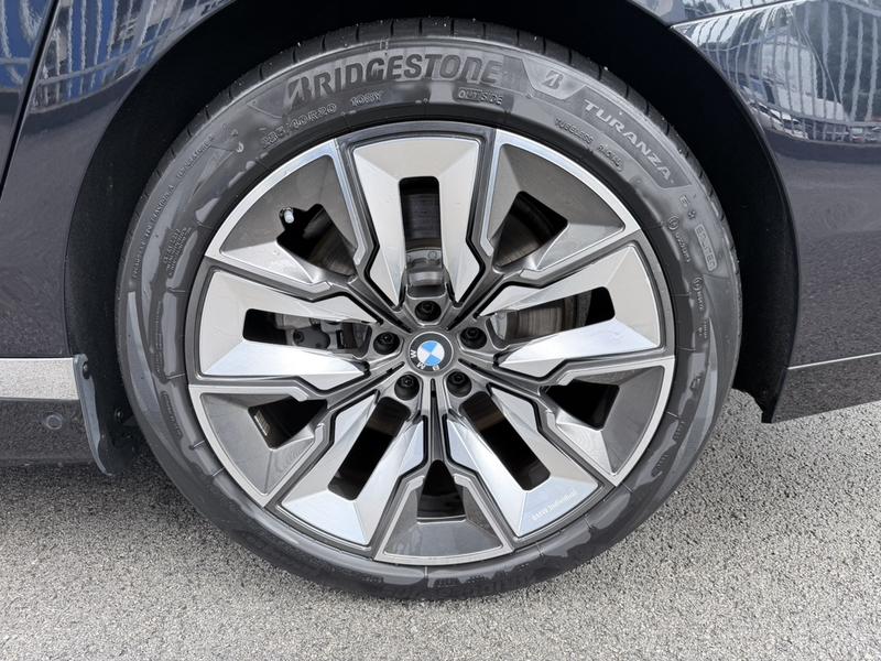 BMW i7, 2023 — фото 6 из 12