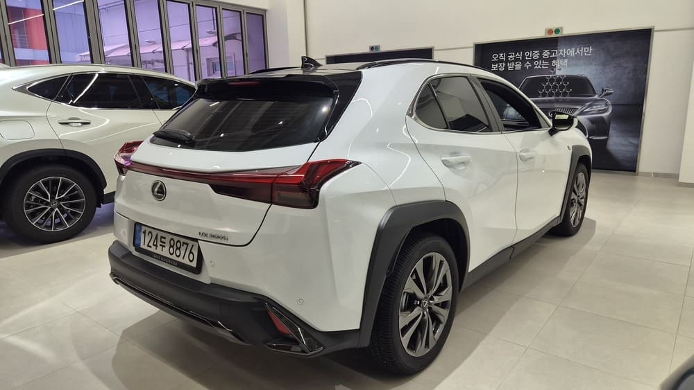 Lexus UX, 2025 — фото 2 из 12