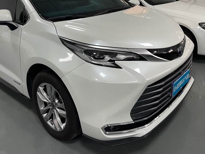 Toyota Sienna, 2022 — фото 4 из 9