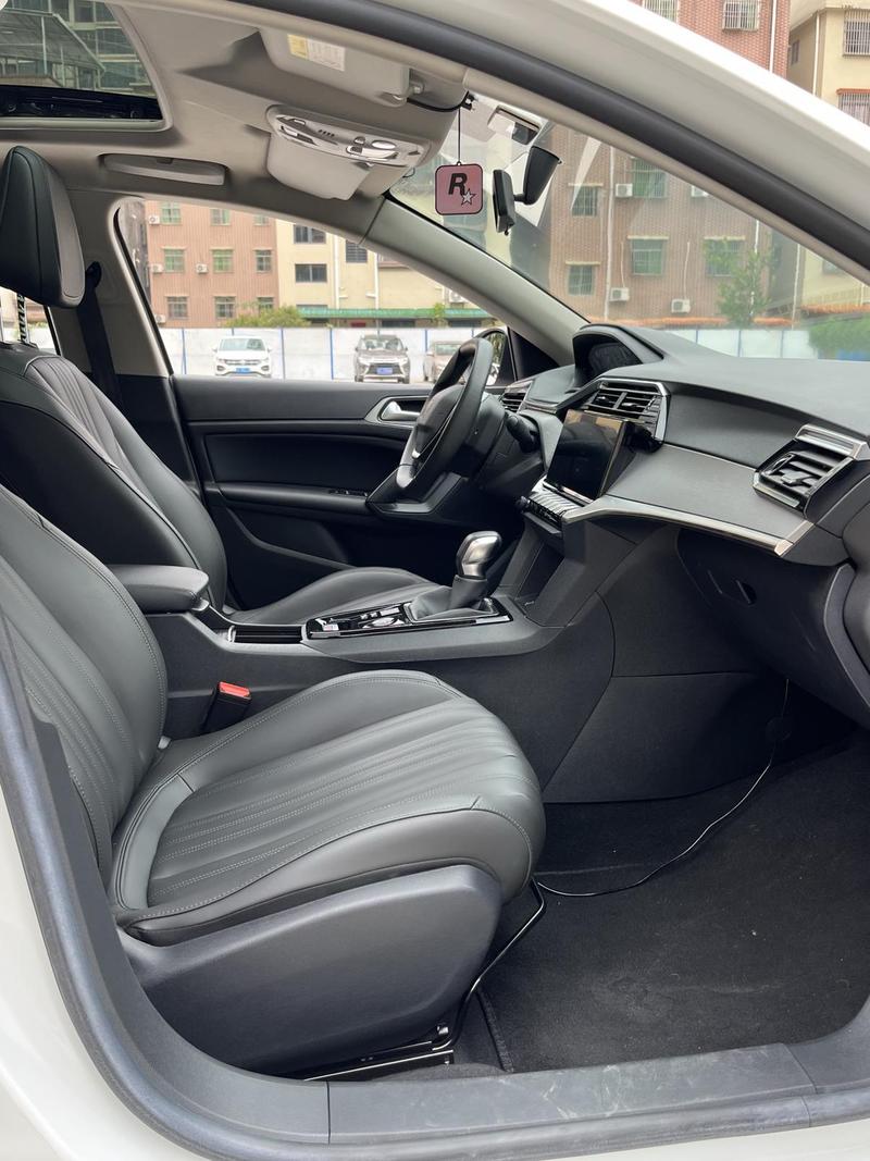 Peugeot 408, 2022 — фото 10 из 11
