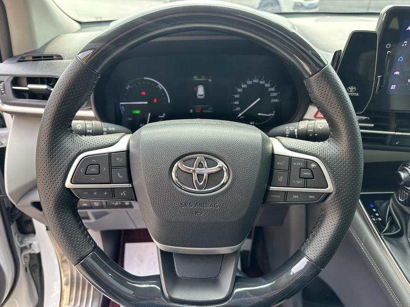 Toyota Granvia, 2023 — фото 10 из 12