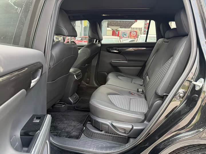 Toyota Crown Kluger, 2023 — фото 3 из 3