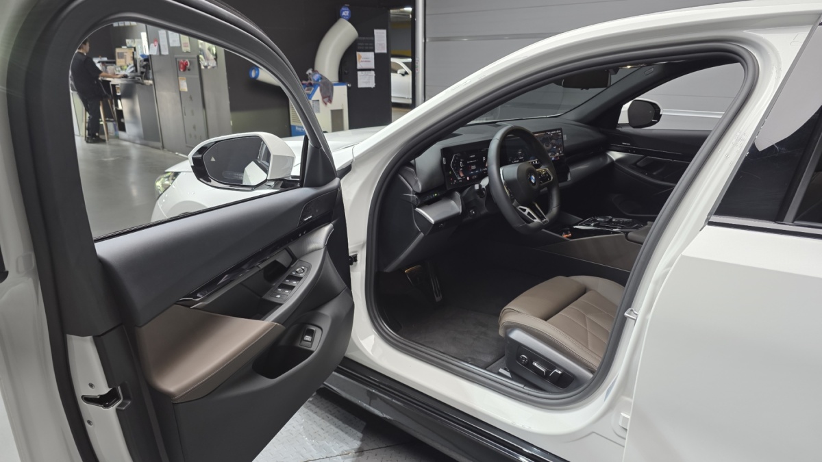 BMW 5 Series, 2025 — фото 10 из 12