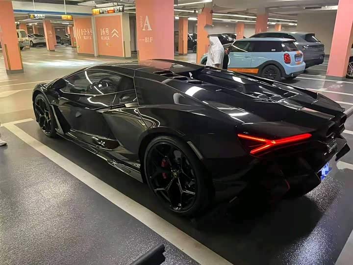 Lamborghini Revuelto, 2024 — фото 2 из 7