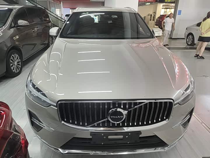 Volvo XC60, 2023 — фото 3 из 9