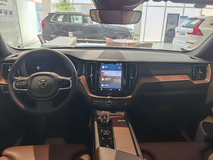 Volvo XC60, 2025 — фото 7 из 9
