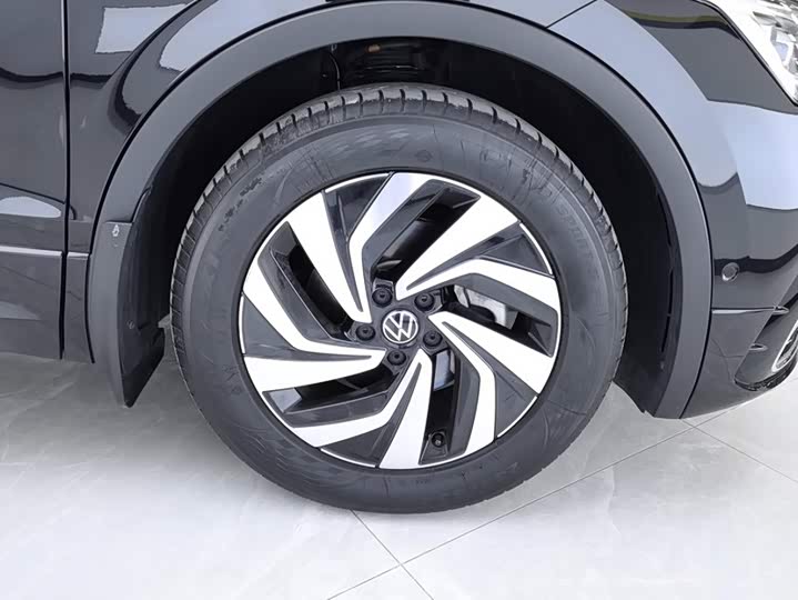 Volkswagen Tiguan L Pro, 2024 — фото 6 из 9