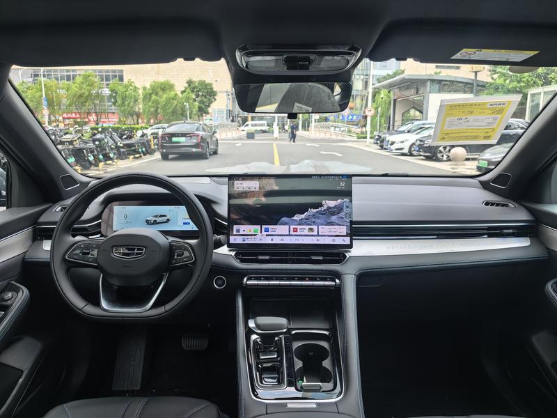 Geely Preface, 2025 — фото 8 из 12