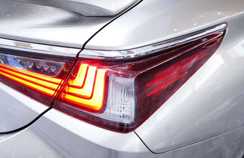 Lexus ES, 2023 — фото 7 из 10