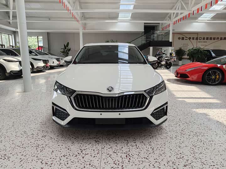 Skoda Octavia Pro, 2023 — фото 2 из 9