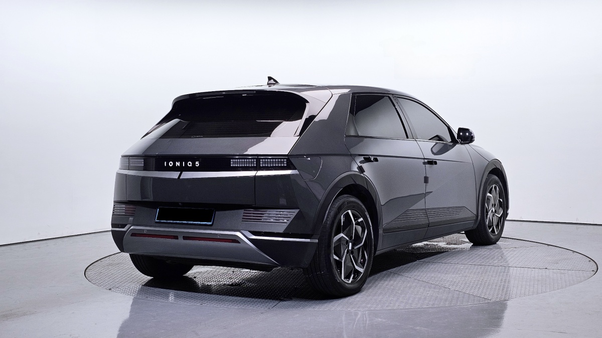 Hyundai Ioniq 5, 2023 — фото 2 из 12