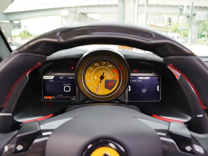 Ferrari 812, 2023 — фото 8 из 9