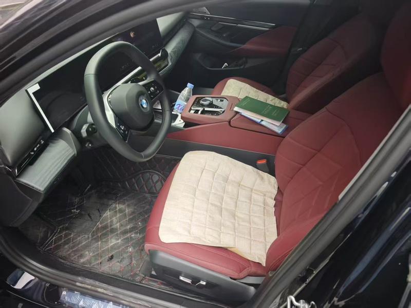 BMW 5 Series, 2025 — фото 7 из 10