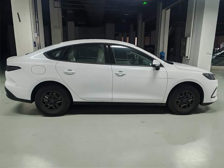 BYD Seal 05 DM-i Hybrid, 2025 — фото 7 из 9