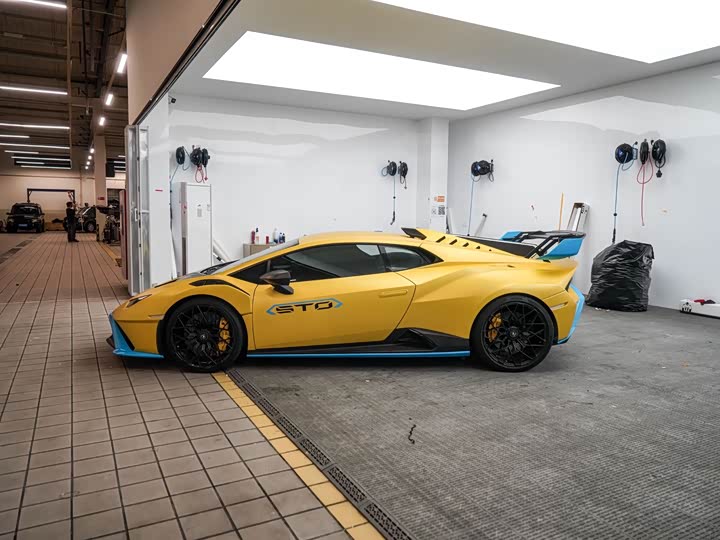 Lamborghini Huracán, 2022 — фото 2 из 9