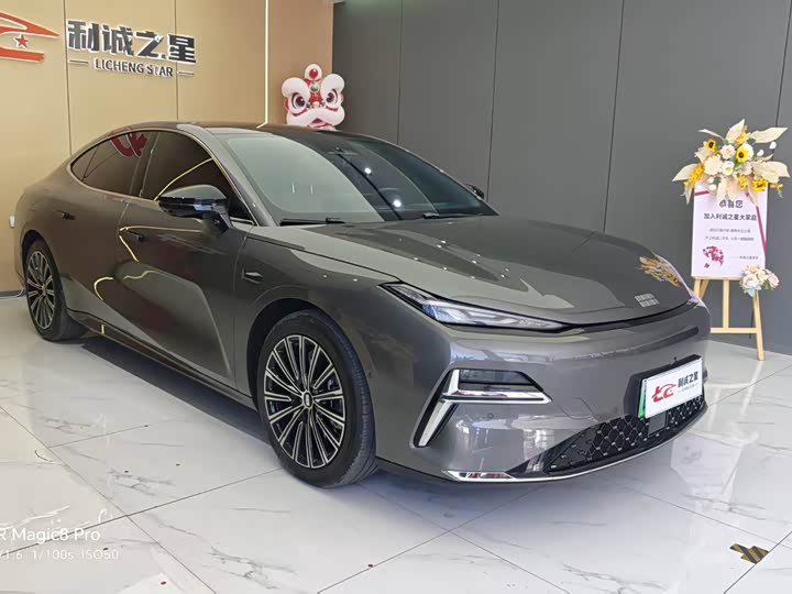 Geely Galaxy Starshine 8 EM-i, 2025 — фото 3 из 9