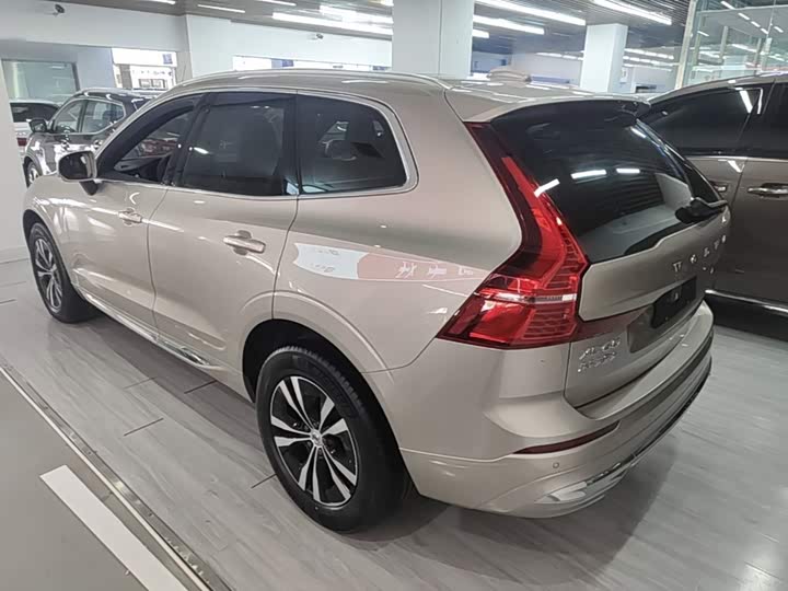 Volvo XC60, 2023 — фото 5 из 9