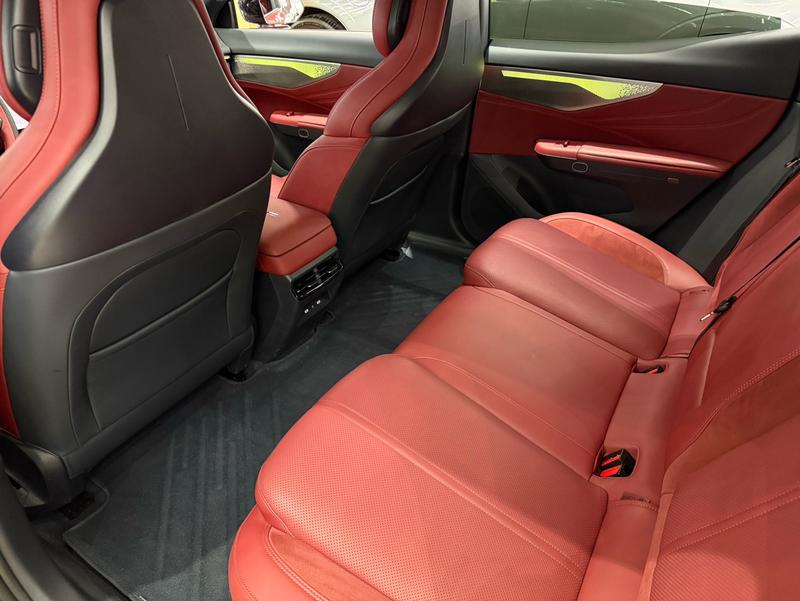 Lynk & Co 07 EM-P Hybrid, 2025 — фото 11 из 12