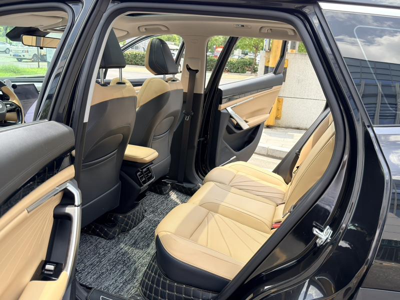 Geely Atlas L, 2023 — фото 10 из 12