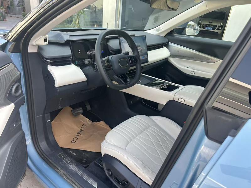 Lynk & Co 08 EM-P Hybrid, 2025 — фото 10 из 12