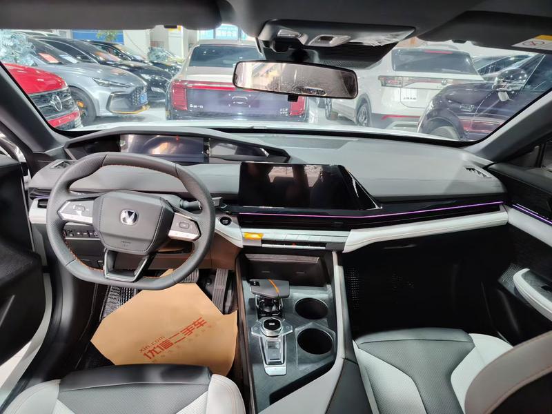 Changan UNI-V Hybrid, 2026 — фото 7 из 11