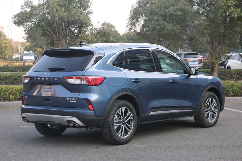 Ford Escape, 2023 — фото 5 из 12