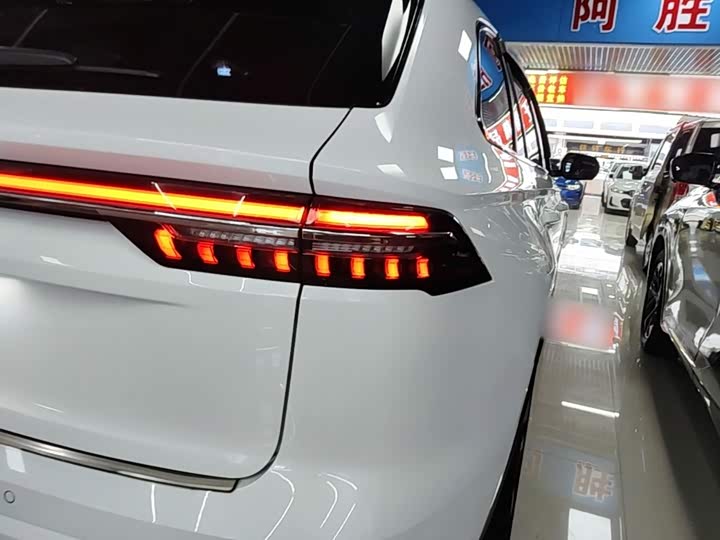 Geely Monjaro, 2022 — фото 8 из 9