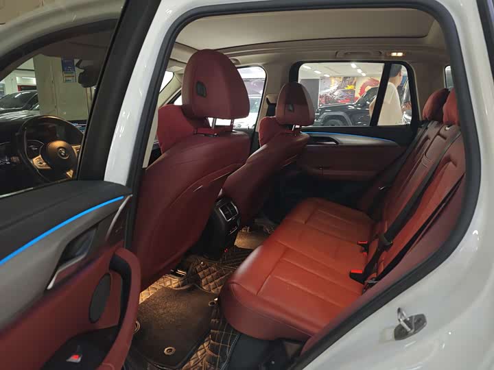 BMW iX3, 2023 — фото 5 из 9