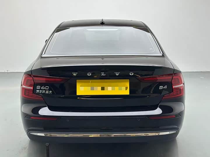 Volvo S60, 2023 — фото 8 из 9