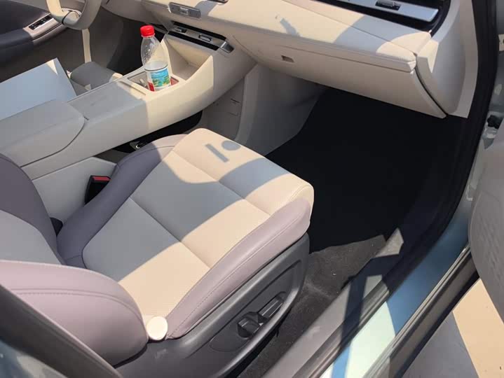 MG Motor 4 EV, 2025 — фото 8 из 9