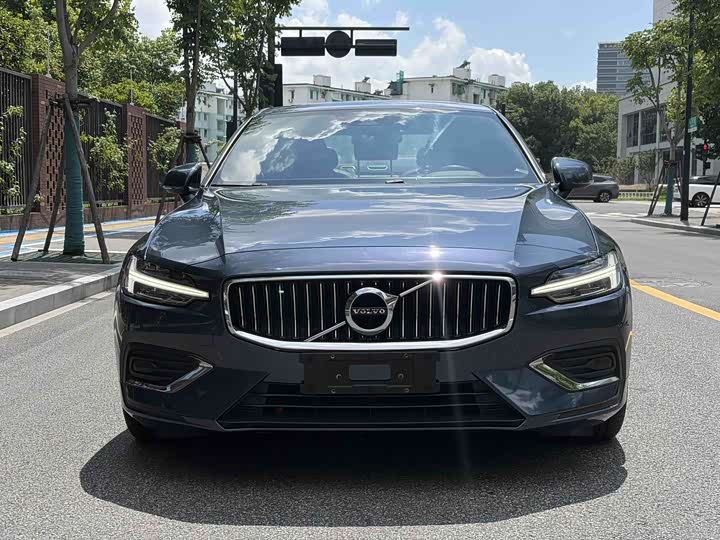 Volvo S60, 2021 — фото 2 из 9