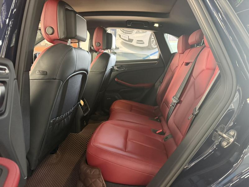 Porsche Macan, 2023 — фото 8 из 11