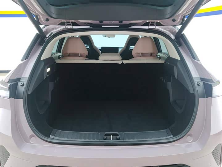 Lynk & Co 06 EM-P Hybrid, 2024 — фото 4 из 9