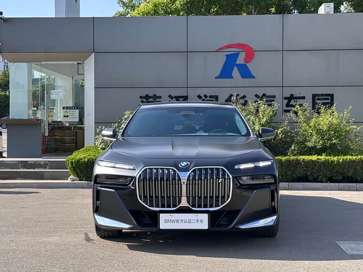 BMW i7, 2025 — фото 2 из 9