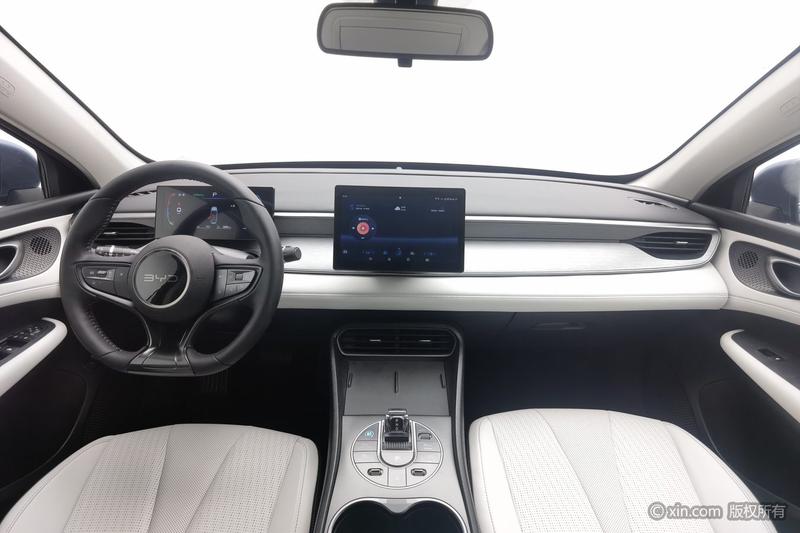 BYD Seal 05 DM-i Hybrid, 2025 — фото 8 из 12