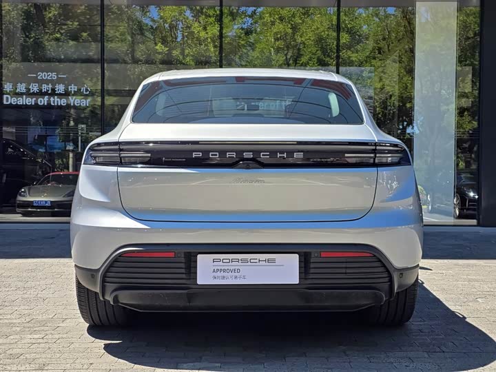 Porsche Macan EV, 2025 — фото 4 из 9
