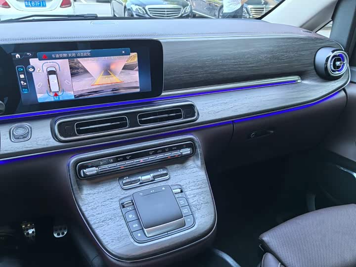 Mercedes-Benz V-Class, 2024 — фото 6 из 9