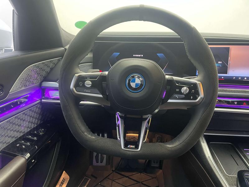 BMW i7, 2025 — фото 10 из 12