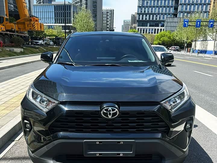 Toyota RAV4, 2023 — купить в Москве под ключ