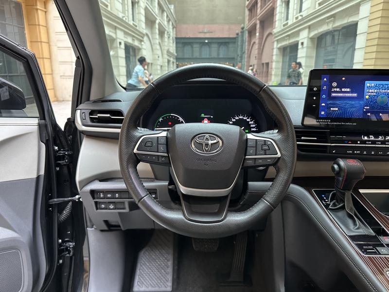 Toyota Granvia, 2023 — фото 10 из 12
