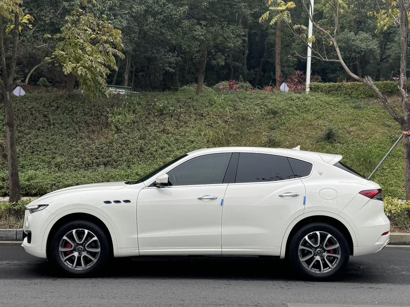 Maserati Levante, 2022 — фото 3 из 9