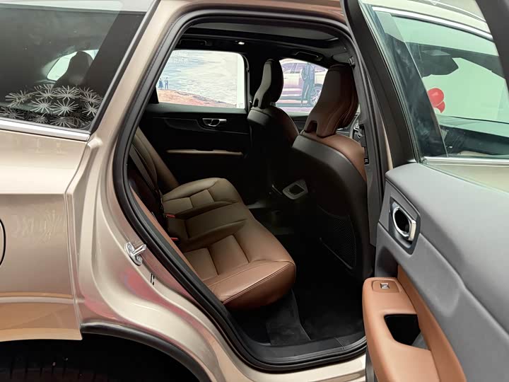 Volvo XC60, 2024 — фото 5 из 9