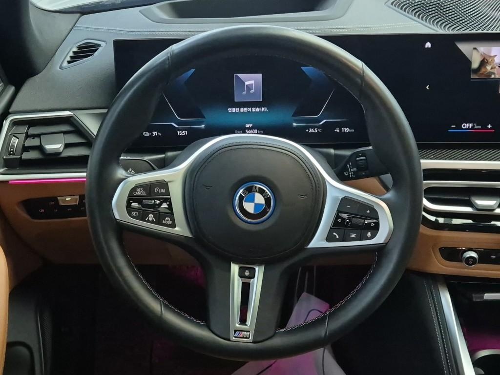 BMW i4, 2023 — фото 8 из 12