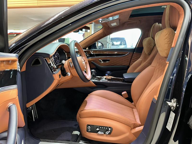 Bentley Flying Spur, 2023 — фото 7 из 9