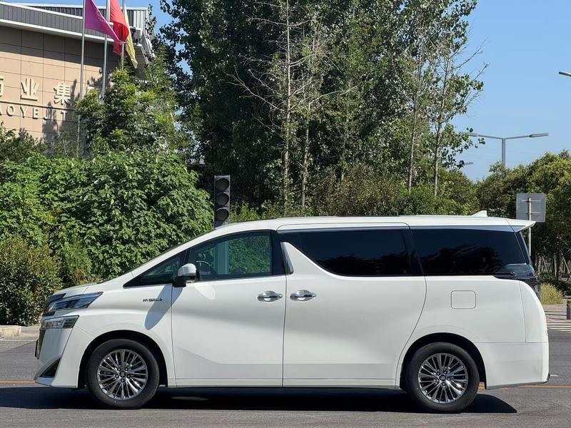 Toyota Vellfire, 2022 — фото 3 из 10