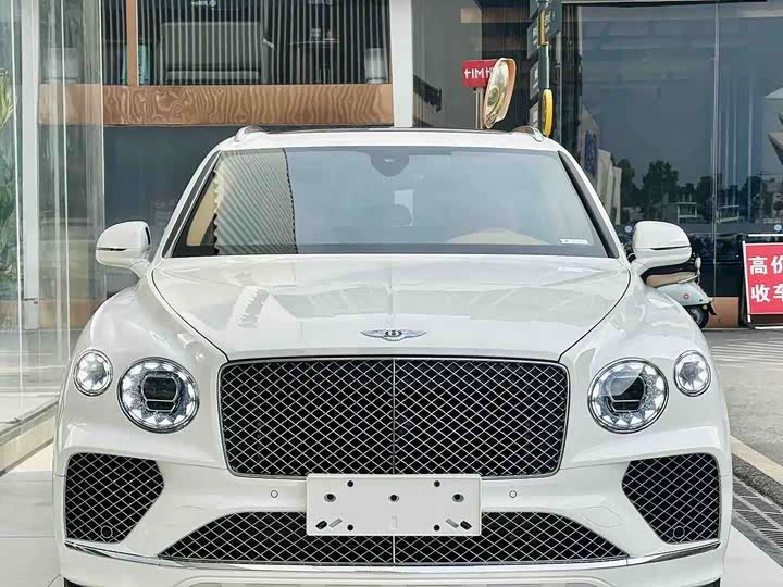 Bentley Bentayga, 2023 — фото 3 из 9
