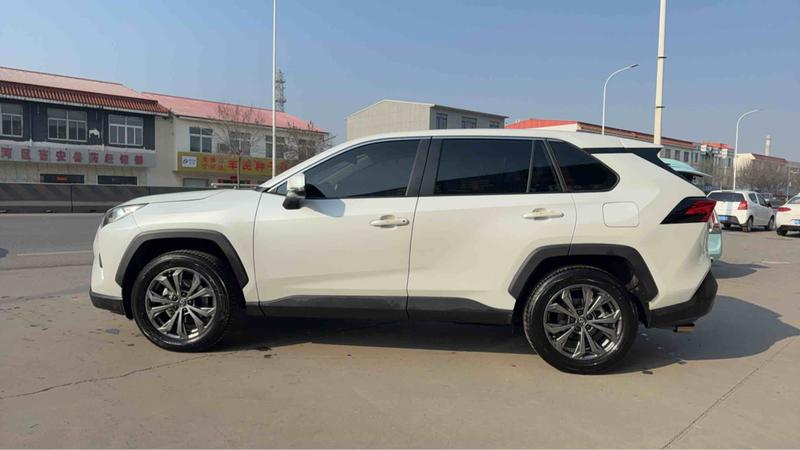 Toyota RAV4, 2024 — фото 4 из 12