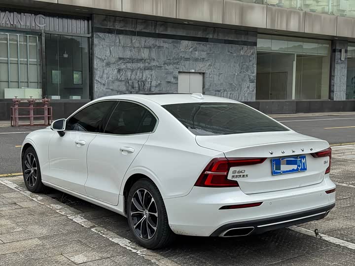 Volvo S60, 2021 — фото 7 из 9